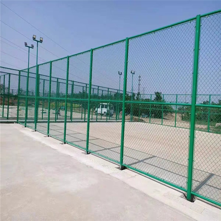 德兰定制勾花护栏 学校4米高球场围网价格 球场护栏网安装图片