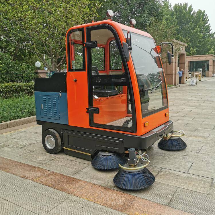 供应驾驶室电动扫路车 新能源电动扫路车 雨瑞 街道道路扫地机 可定制调试