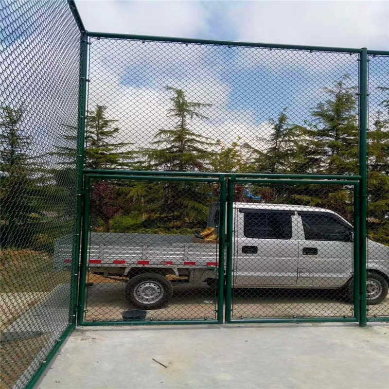 口字型体育场围栏4米高篮球场围栏安装 现货供应足球排球场围栏厂峰尚安图片
