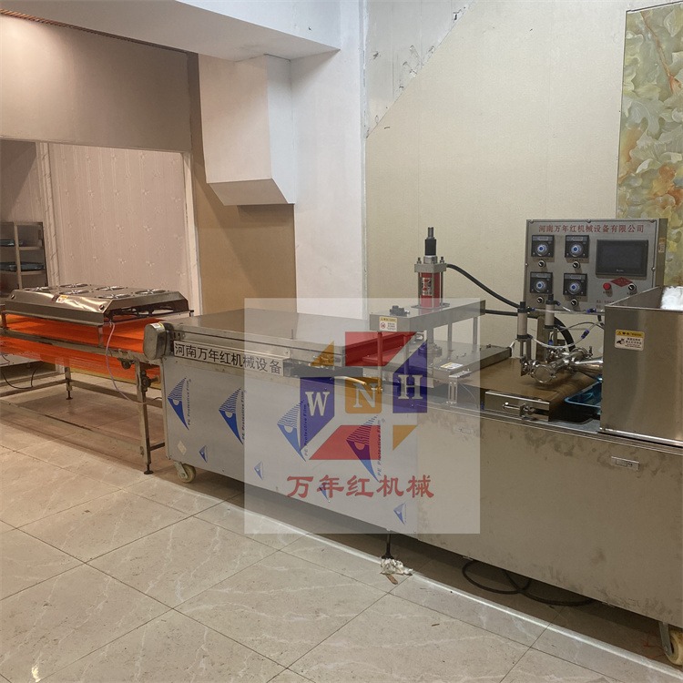 南阳圆形烙馍机 650型 带烤箱春饼机 万年红机械 液压烤鸭饼机器