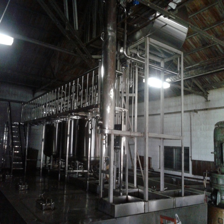 鑫华蓝莓酒蒸馏设备   1.5立方葡萄酒果酒蒸馏机组