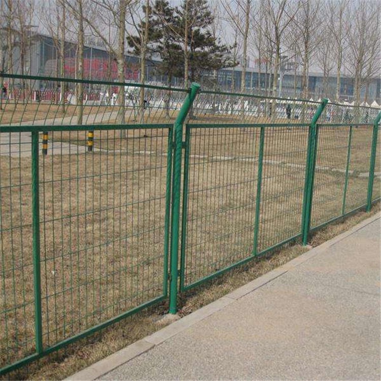 双边丝护栏公路铁丝护栏网公路厂区工程圈地养殖绿色防护网