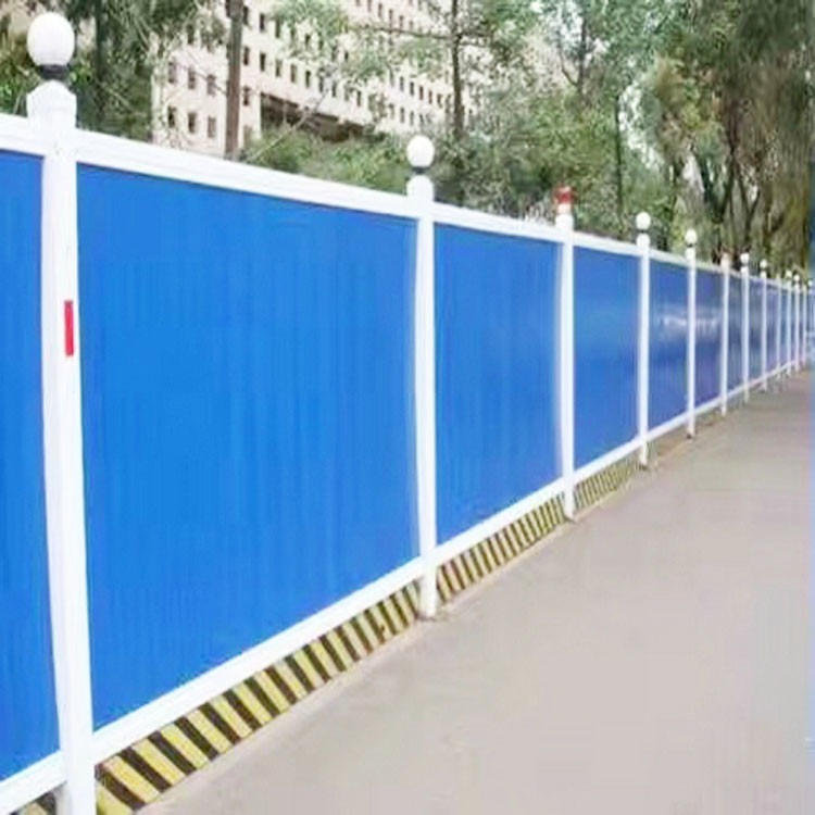 济南施工围挡工地彩钢挡板道路PVC隔离防护栏 印花小草铁皮防撞栏
