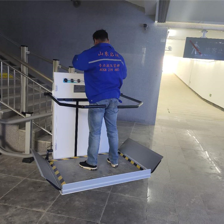 地下通道斜挂式平台 安装生产楼道电梯 坡道升降机启运舟山市图片