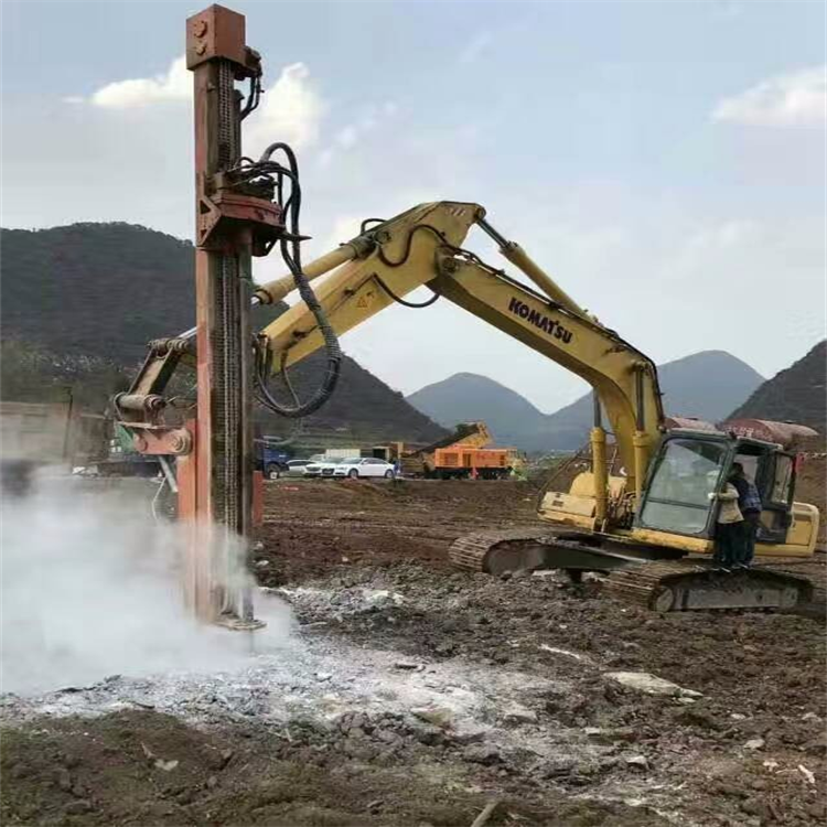广东阳江挖改切削钻机 小臂改装潜孔钻机 来厂参观