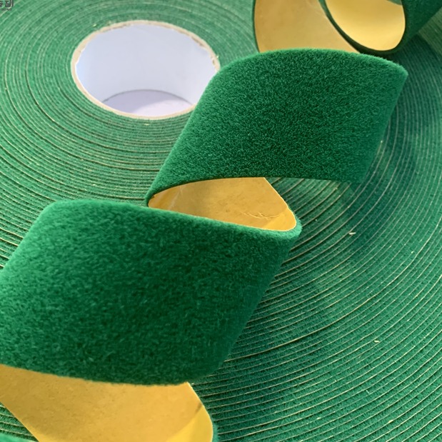 洛汐传动生产绿色绒布糙面带 绿绒布包刺皮 自粘胶绒布包棍带