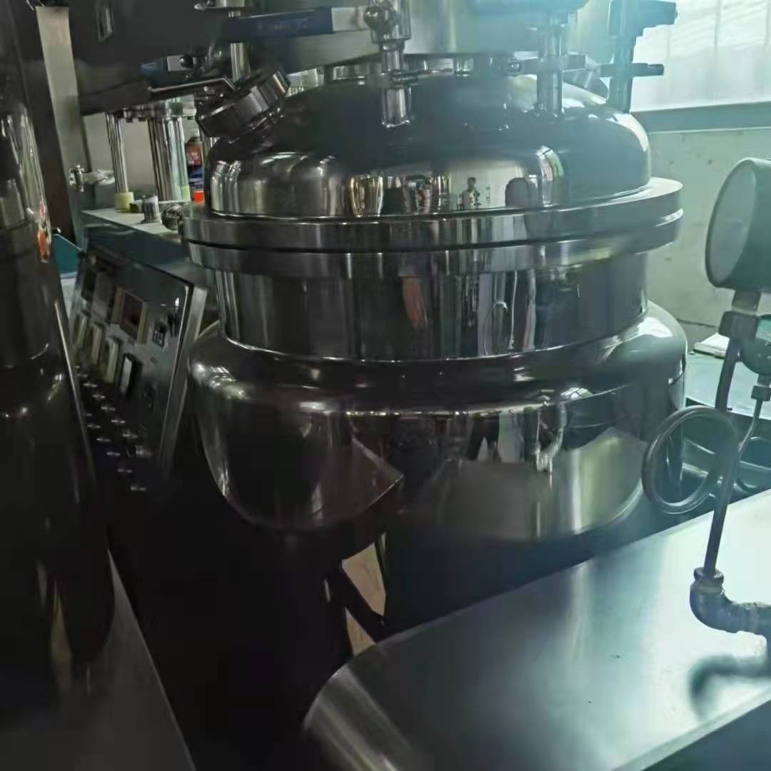 100升的真空乳化机一套  油水锅齐全  各种型号二手食品设备