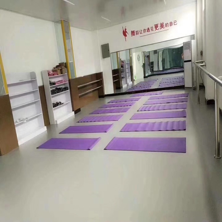 北京舞蹈房地胶颜色  学校舞蹈房地板胶 舞蹈教室地板胶安装图片