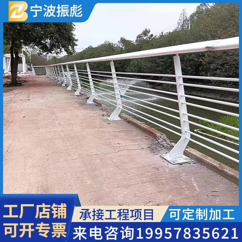 河道防撞栏杆白色河水边围栏304不锈钢复合管桥梁护栏图片