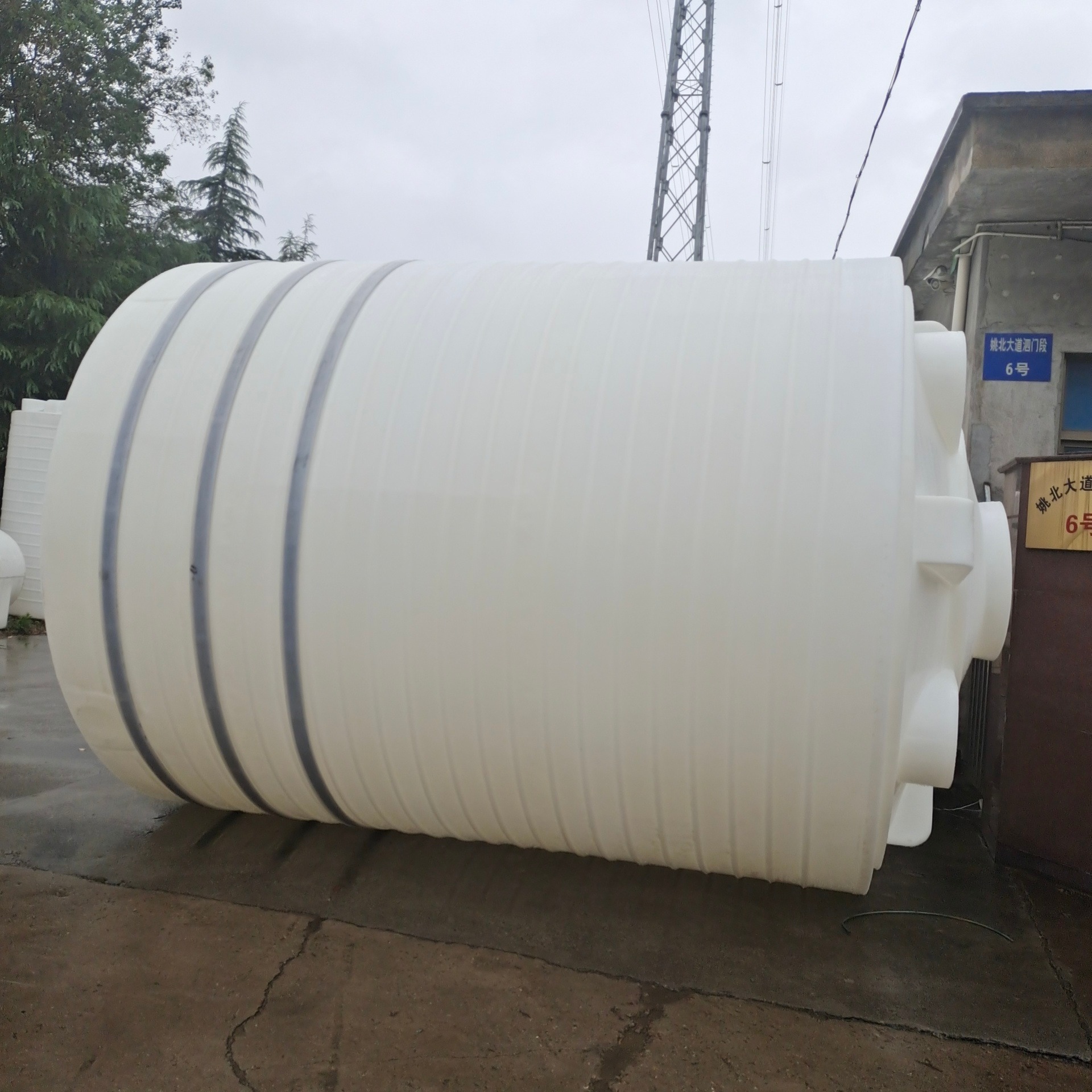 塑料水桶8吨PAC储罐立式化工储水罐工业蓄水大型pe罐抗酸耐