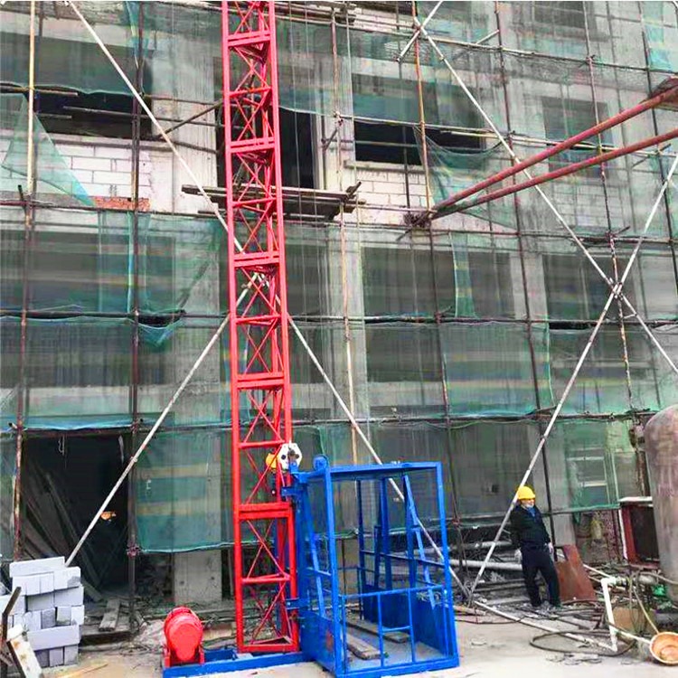 45米自升式建筑物料提升机厂房升降货梯单柱单吊笼升降机图片