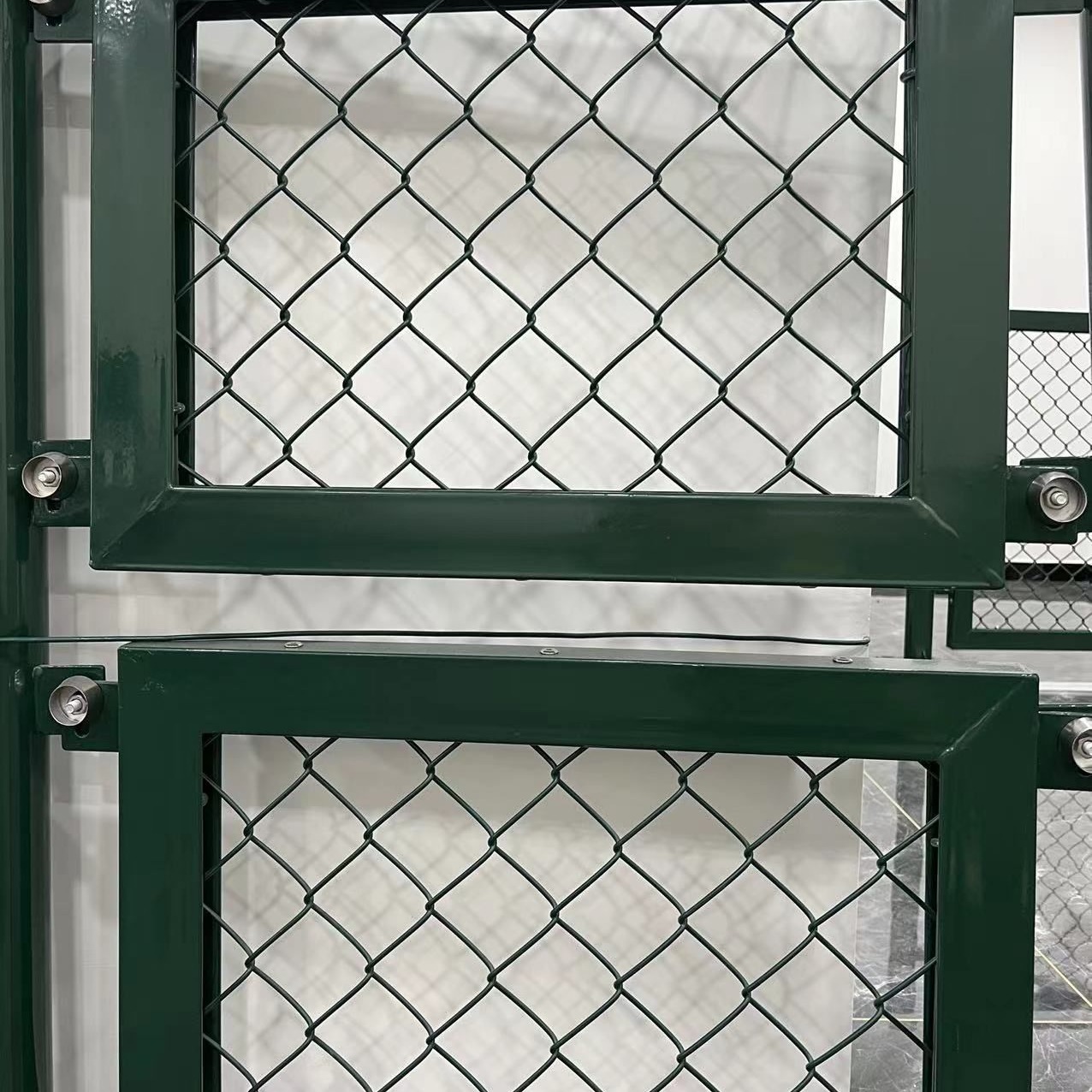 夏博 实体工厂 球场围栏 运动场防护栏 碳钢丝网球场防护栏 耐腐蚀