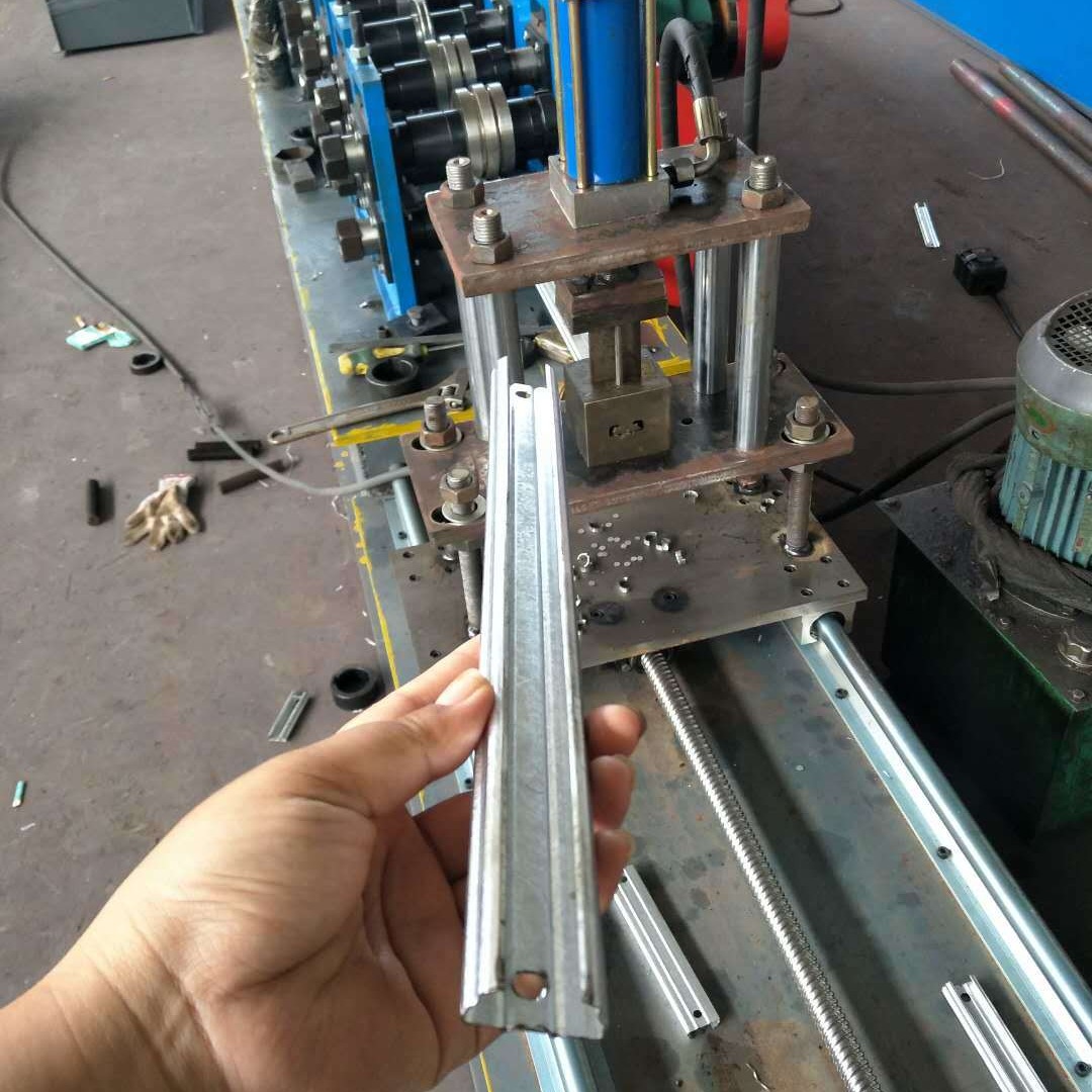 快速造型轻钢龙骨机  轻钢龙骨生产设备  定制异形龙骨加工机器