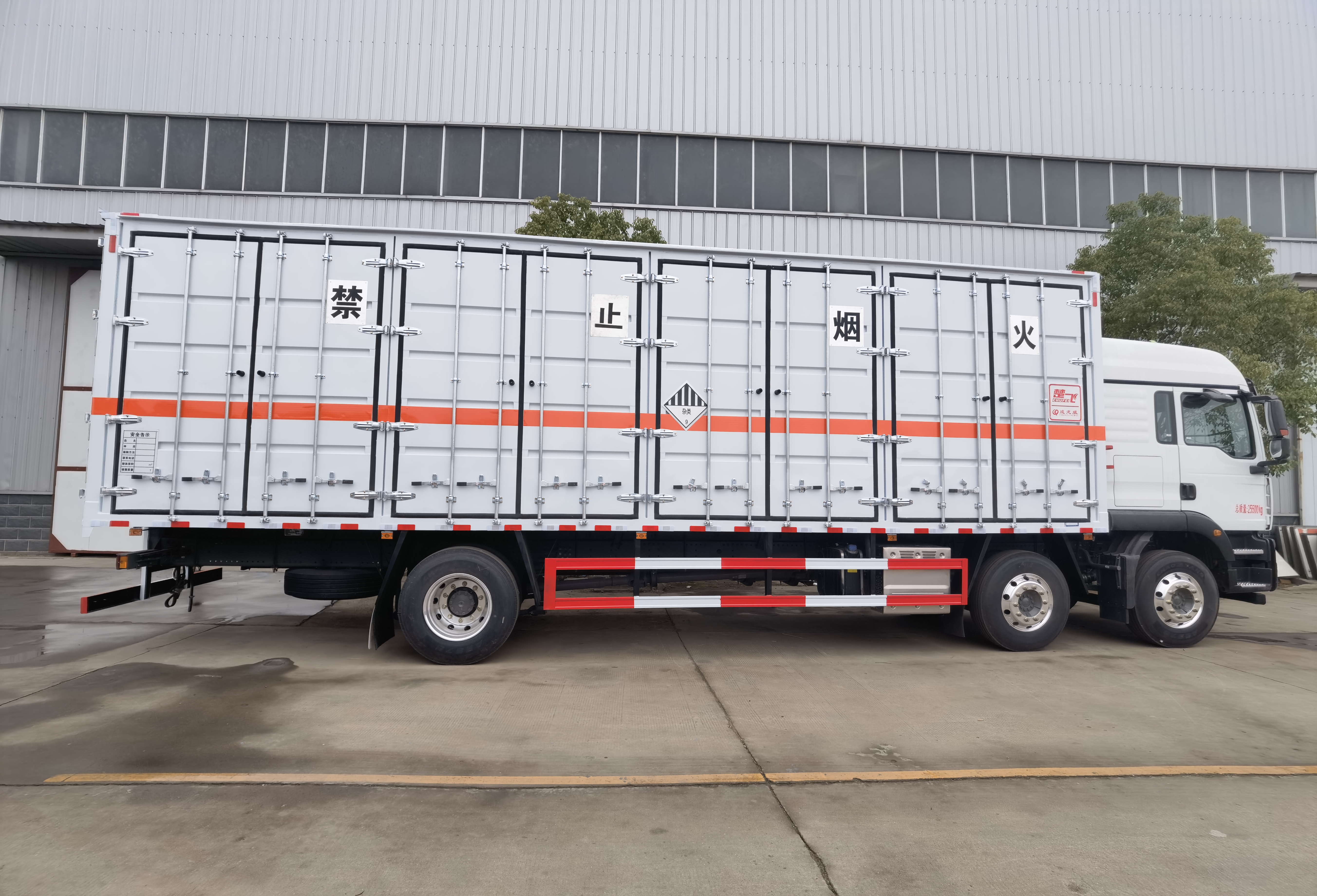 长沙易燃气体厢式运输车6.2米专业销售 定做各类尺寸危险品厢货