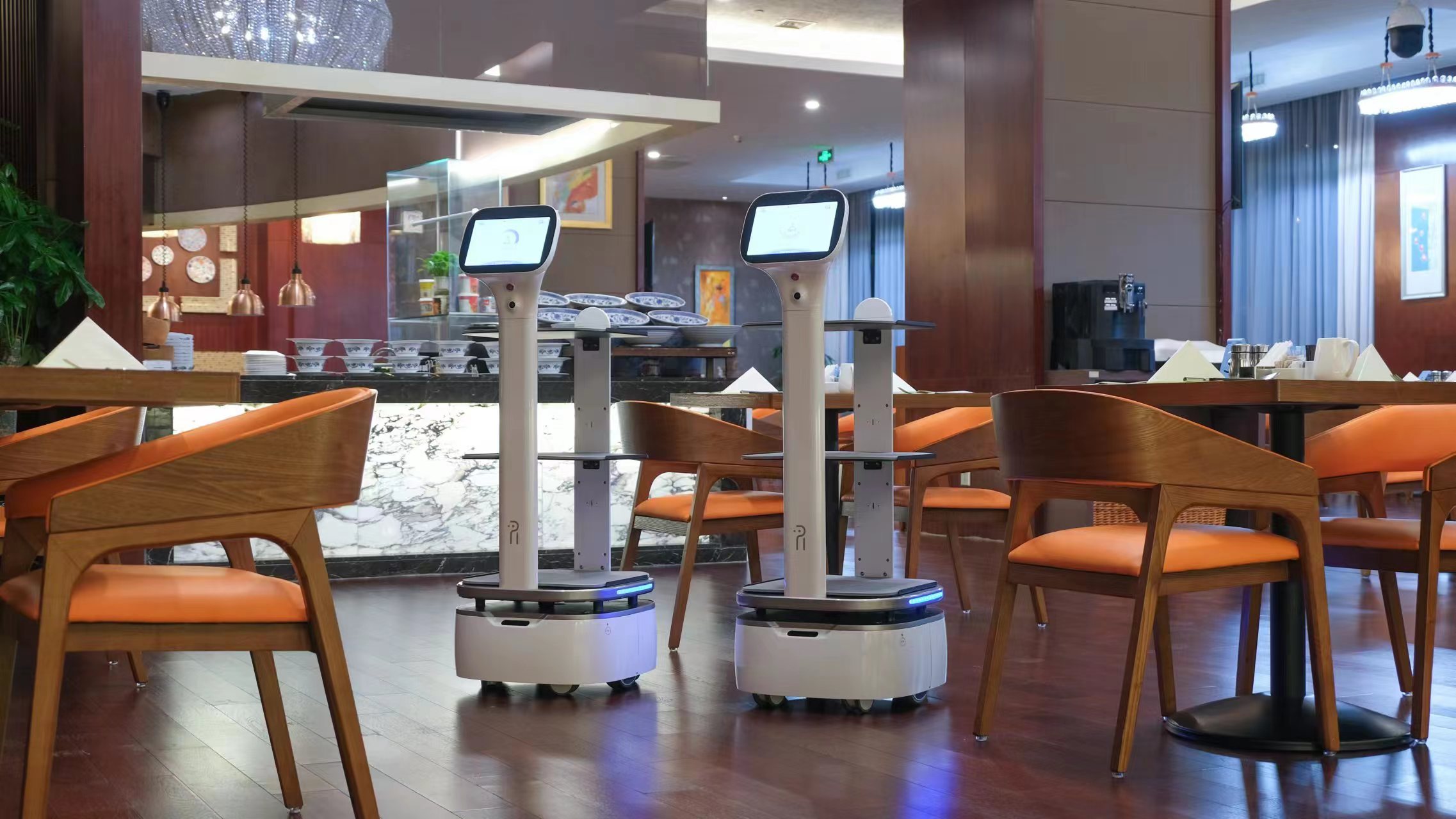 天水酒店人型机器人使用视频XHS-JQR新瀚生饭店中餐厅酒店送餐机器人视频价格图片介绍使用说明使用视频图片