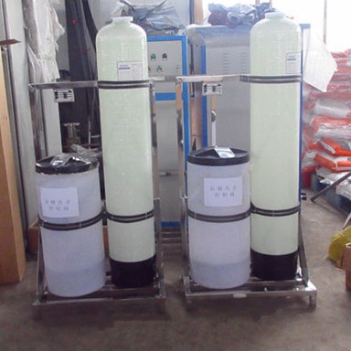 全自动脱碱软化水设备   脱碱水处理器      地下水自来水井水处理过滤器内江