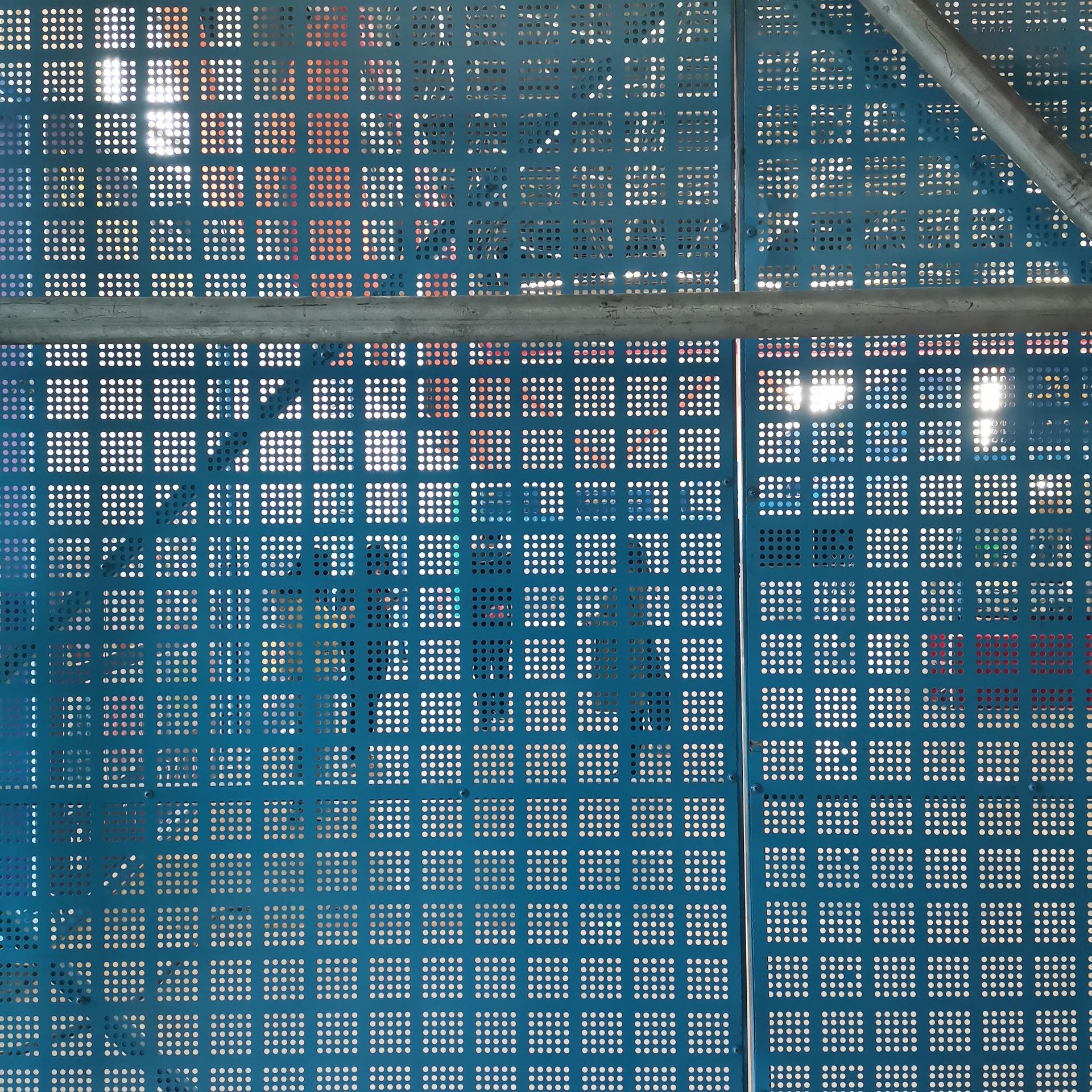 爬架防护网片 建筑爬架网 工厂批发 铝板爬架网 亚奇