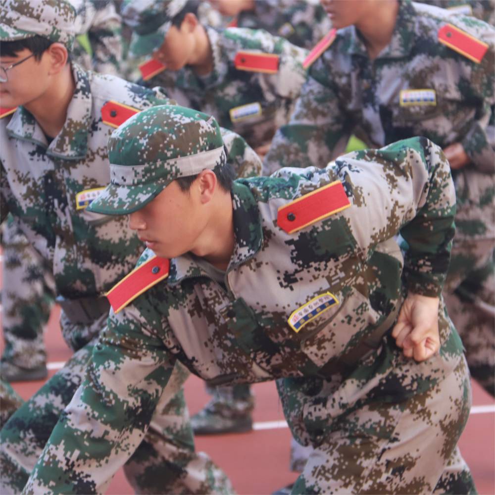 重 庆学生军训服装混纺长袖套装服装厂销售战地绿色