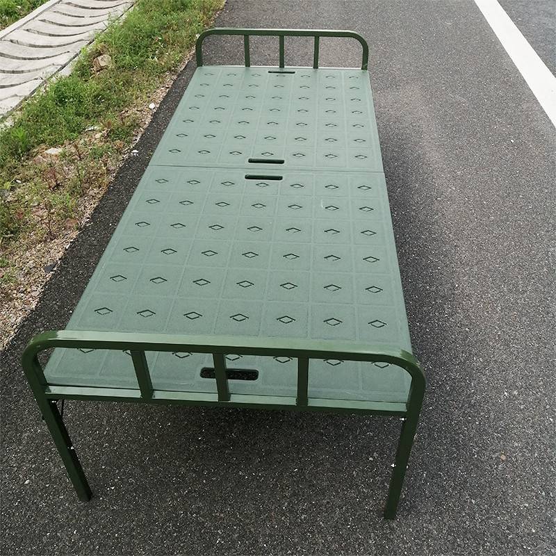 钢塑两折床四折床 户外行军床 简易折叠床 吹塑折叠床 军绿色折叠床