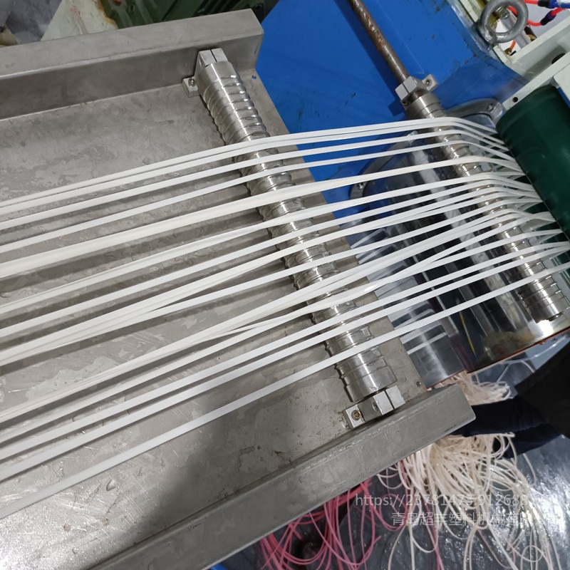 超丰仿藤机厂家供应 塑料藤编条生产设备 扁丝拉丝生产线