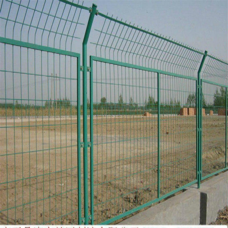 亚奇定做1.8米高边框护栏网 高速防护护栏网河道安装隔离护栏网30套批发