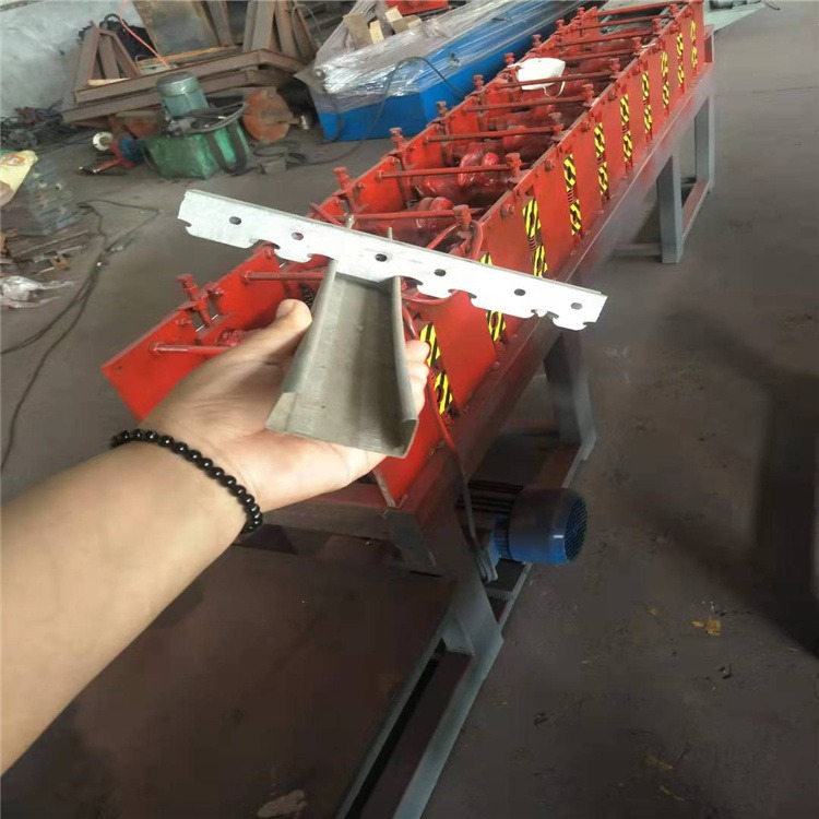 全自动卡骨生产线  吊顶龙骨加工机器  新型装修龙骨制造设备
